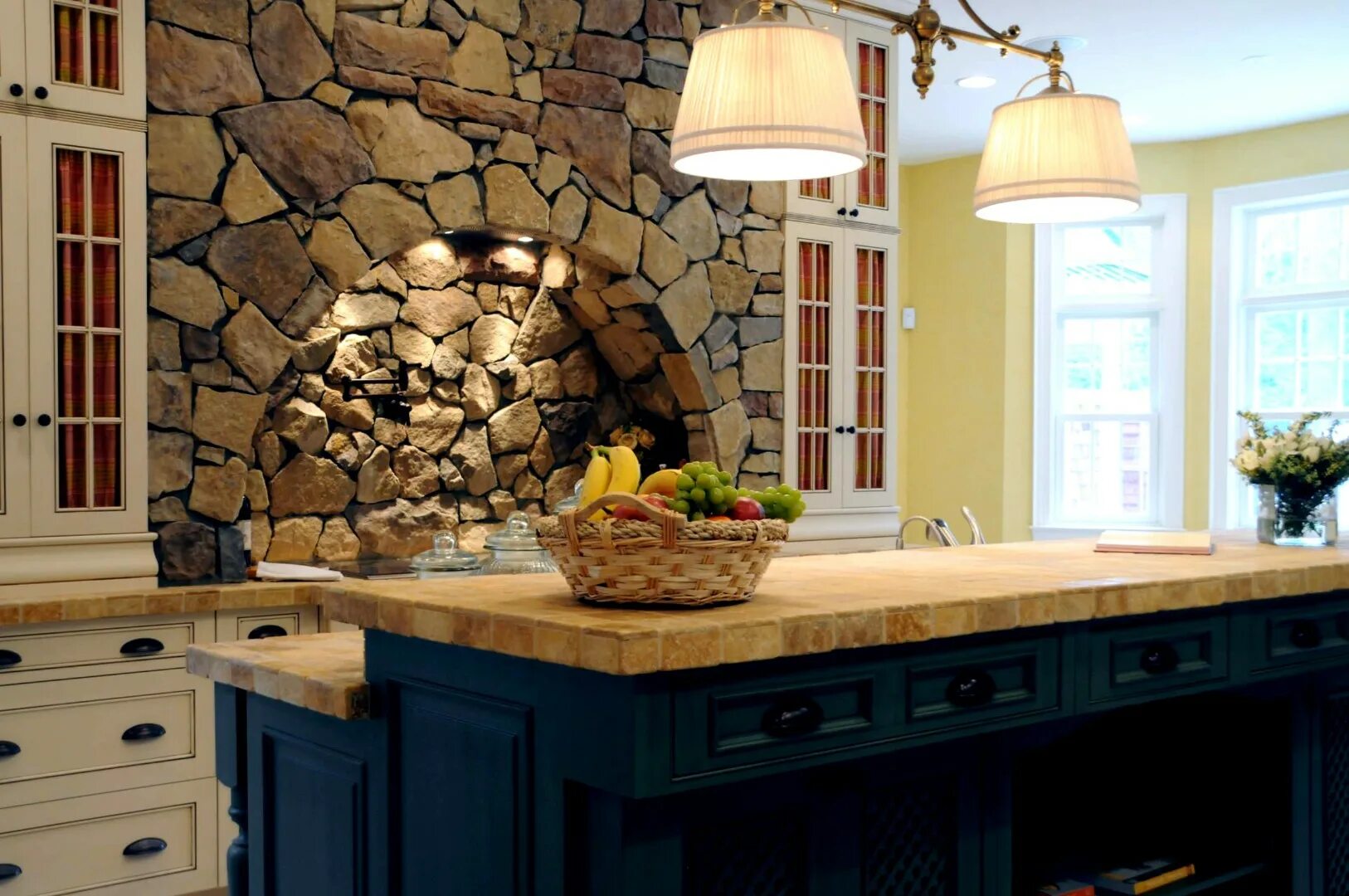 Dream House Tour: English manor house with opulent details in Texas Muebles de c