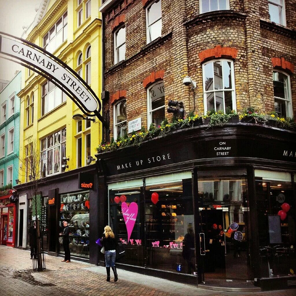 Карнаби стрит Лондон. Carnaby Street в Лондоне. Карнаби стрит улица в Лондоне. Carnaby Street Soho. Shop and shopping in london