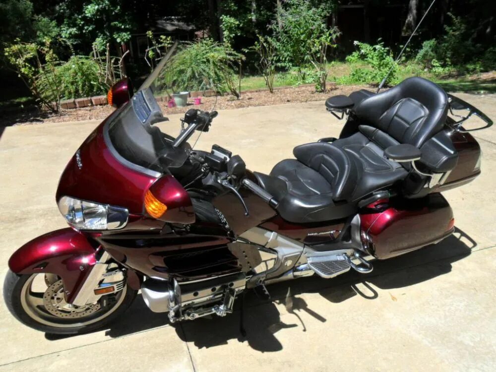 Купить голду 1800. Honda Goldwing 1800. Хонда Голд Винг 1800 2006. Хонда Голд Винг 2006. Honda Goldwing 1800 2006.