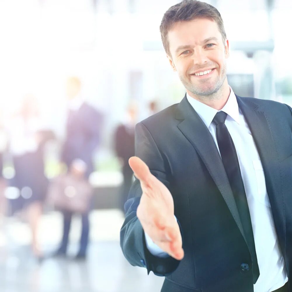 Мужская рука протягивает. Тёмный дворецкий сиэль фантомхайв демон. Парень протягивает руку. Тёмный дворецкий себастьян. Протягивает руку для рукопожатия.