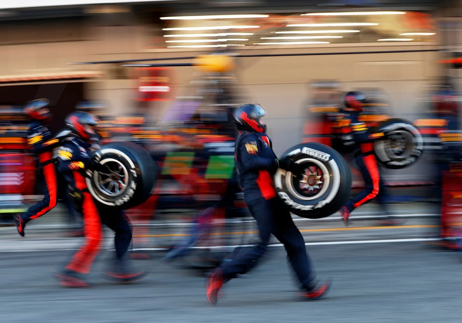 Пит стоп работает. Пит стоп ф1. пит стоп formula 1. f1 pit stop. формула 1 pit stop.