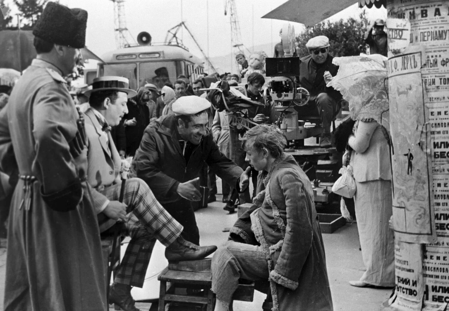 Где снимали новые приключения неуловимых мстителей. Съемки фильма неуловимые мстители. Где снимали новые приключения неуловимых мстителей. Неуловимые мстители съемки в ялте. Кадры съёмок фильма неуловимые мстители в ялте.