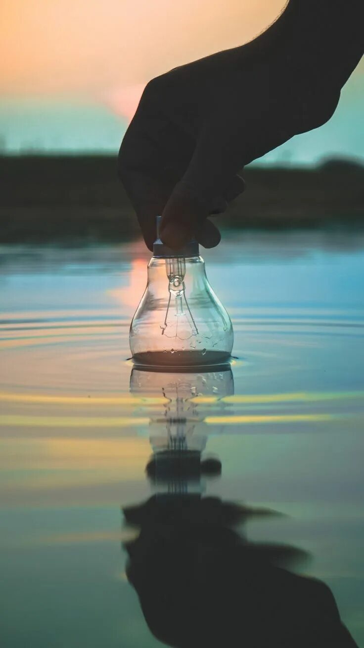 Свет вода и электричество. Включи свет вода. Лампа с водой. Включи свет вода. Головоломка с водой.