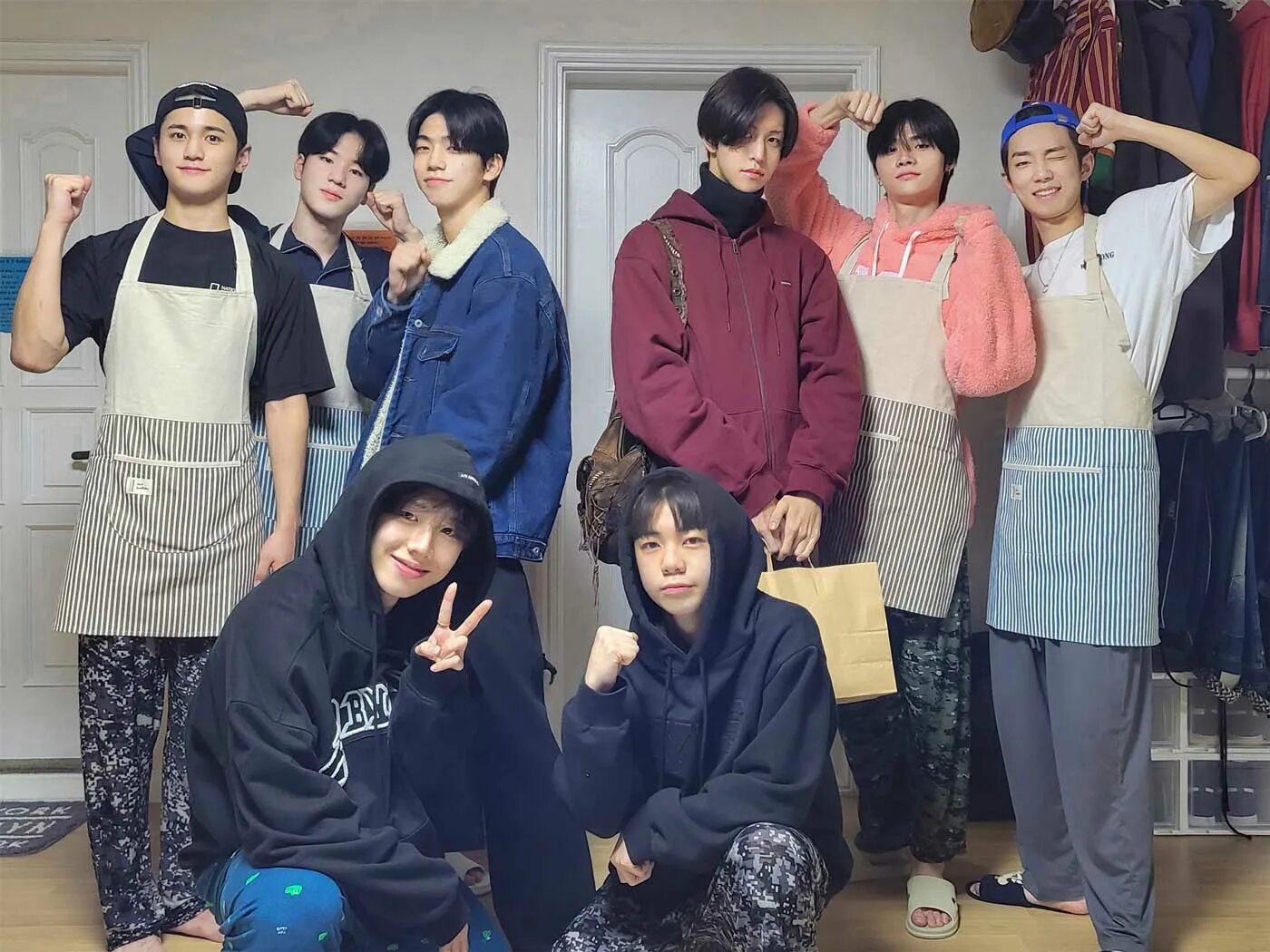 Кенмин из 8turn. Members turns. 8turn kpop. Кенмин из 8turn. Members turns.