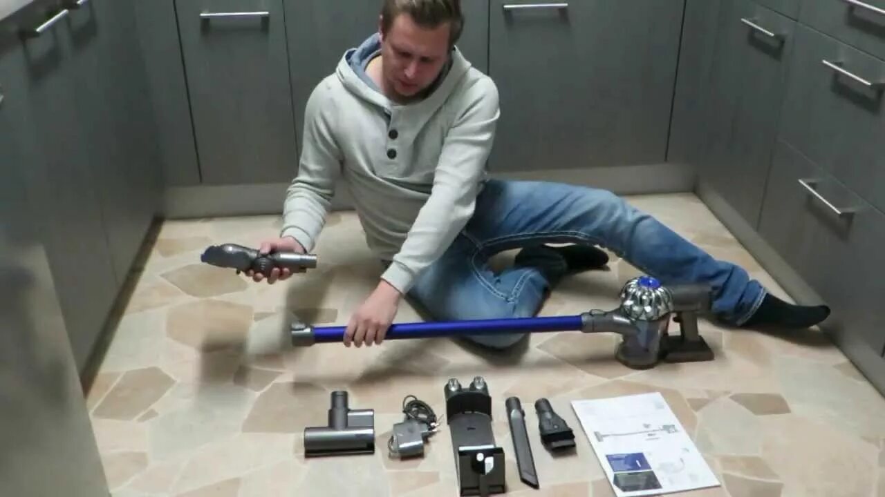 Дайсон дс 37. Дайсон пылесос фиолетовый. Разбор пылесоса дайсон v8. Blake dyson. Dyson dc50.