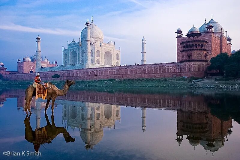 На берегу какой реки тадж махал расположен. Храм в индии тадж махал. На берегу какой реки тадж махал расположен. Река ямуна и тадж махал. На берегу какой реки тадж махал расположен.