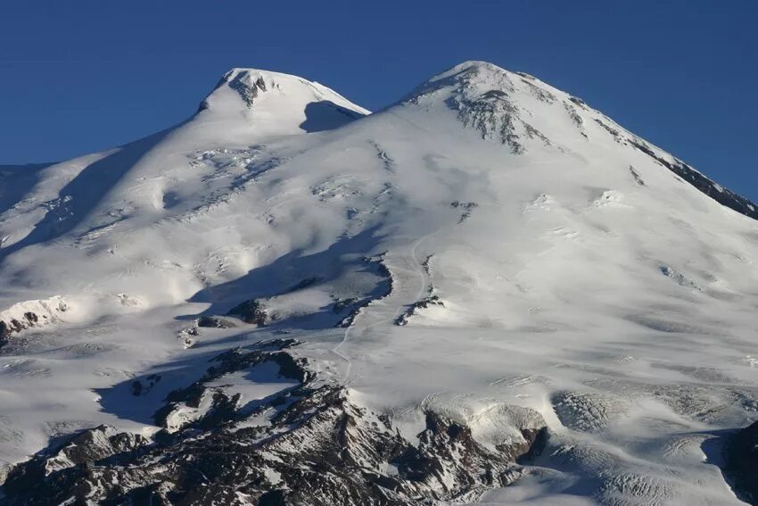 Эльбрус где находится регион. Восхождение на Эльбрус с Юга маршрут. Эльбрус Западная вершина седловина. Эльбрус Южный склон. Схема восхождения на Эльбрус с Юга.