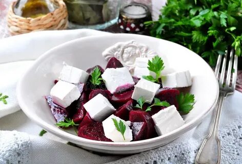 Вареная свекла с брынзой