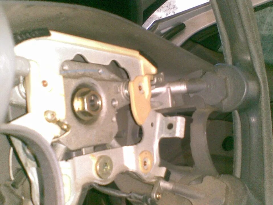 Перетянул руль в кожу - Toyota Corolla (120), 1,6 л, 2003 года стайлинг DRIVE2