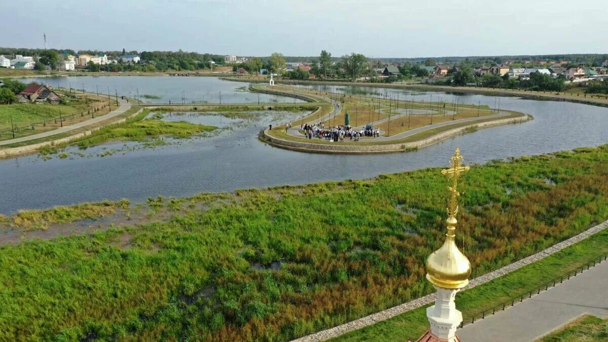 Дивеево набережная 2022. Дивеево монастырь памятник Серафиму Саровскому. Вичкинза Дивеево. Село села набережная 3