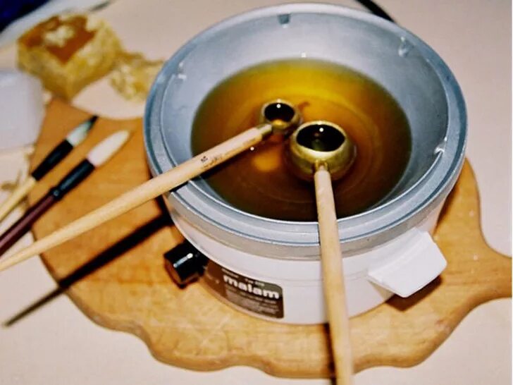 Воск для ткани. Губка doctor wax арт. Воск впитывается в одежду. Воск для ткани. Инструмент чантинг с воском.