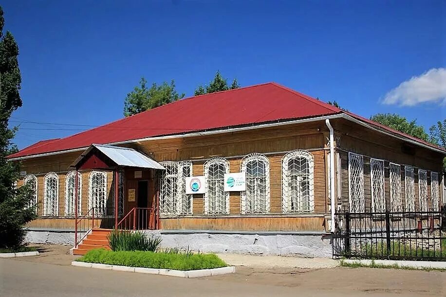 Петровск саратовская область ру. Краеведческий музей Петровск. Краеведческий музей Петровска Саратовской области. Картинная галерея Петровск Саратовская область. Музей краеведения Петровск.