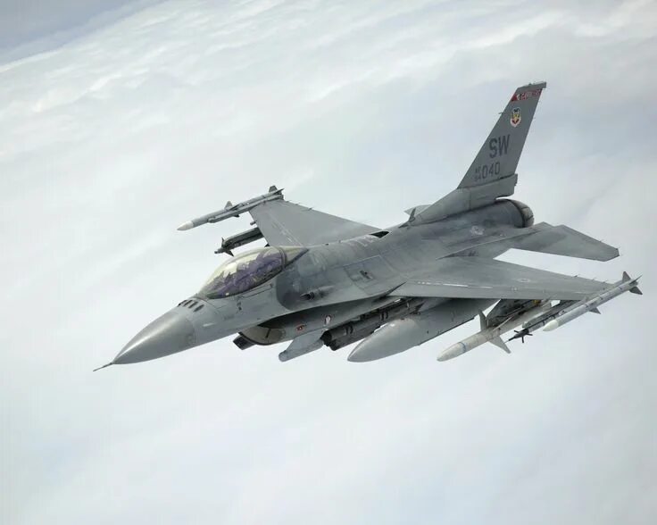 F 16 falcon. General dynamics f-16cm fighting falcon. F 16 falcon. Самолет f-16a fighting falcon. F-16 fighting falcon.