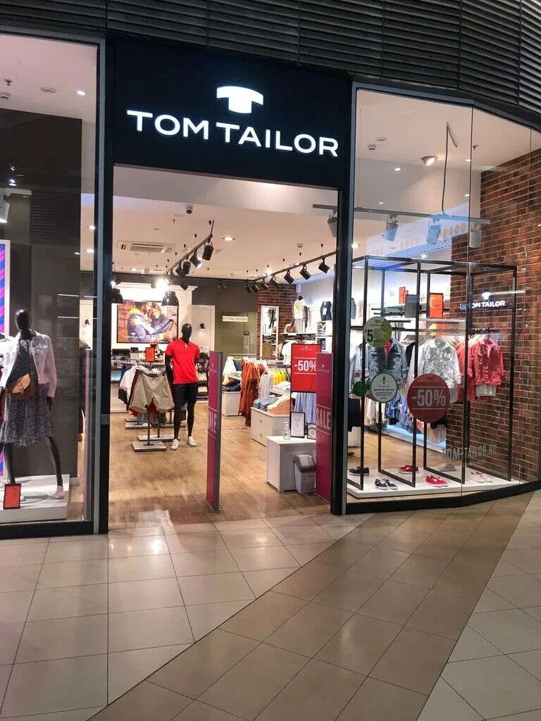 Сайт магазина том тейлор. Tom Tailor магазин. Tom Tailor магазины в СПБ. Том Тейлор СПБ. Том Тейлор фото магазинов.