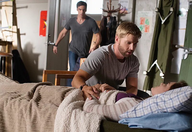 Под куполом сэм вердро. Эдди кехилл под куполом. Под куполом 2 12. Фильм под куполом 1 сезон 1 серия. Под куполом 2 12.