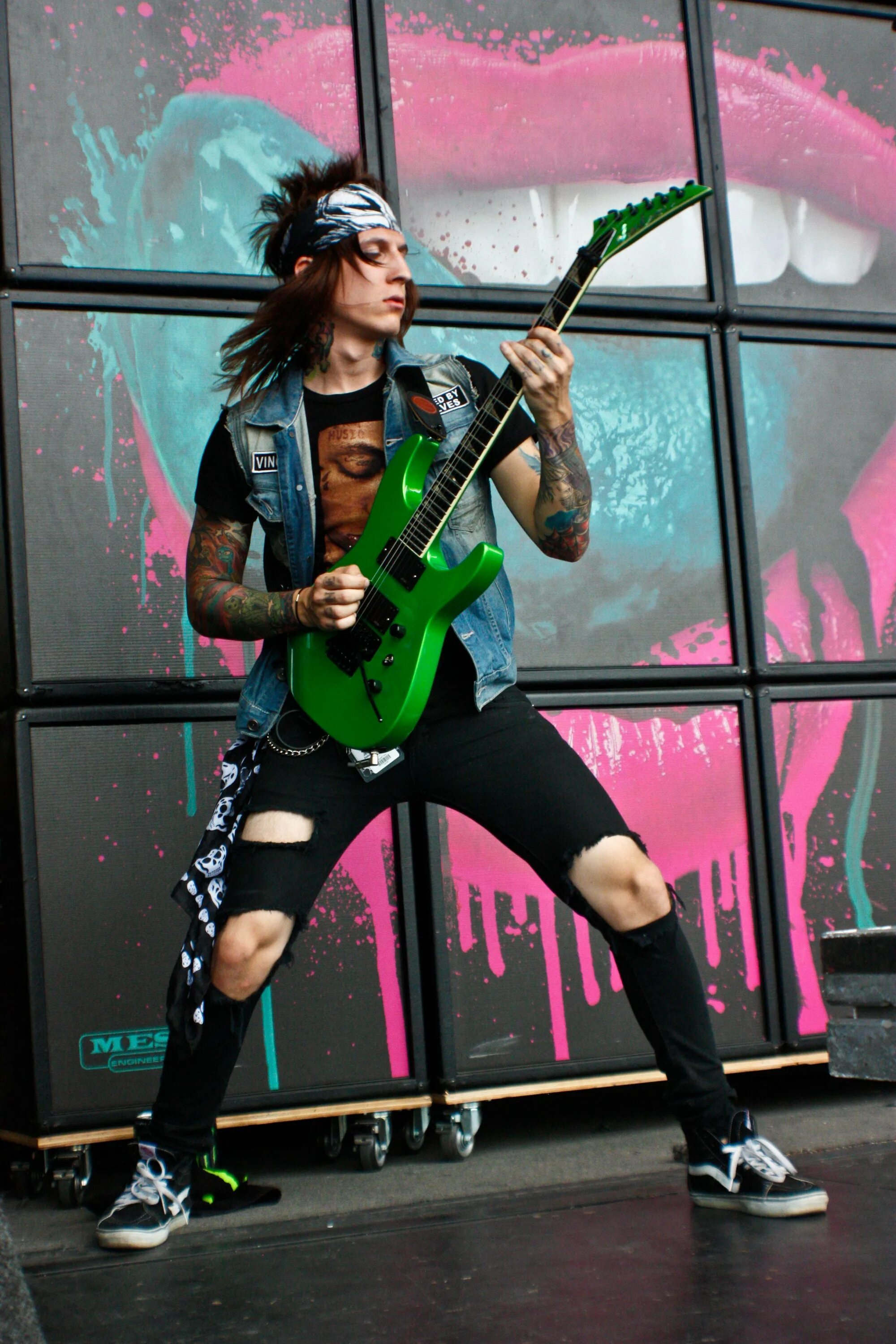 Falling in reverse roland. Группа falling in reverse. falling in reverse исполнитель группа. falling in reverse эмо. ronnie radke.