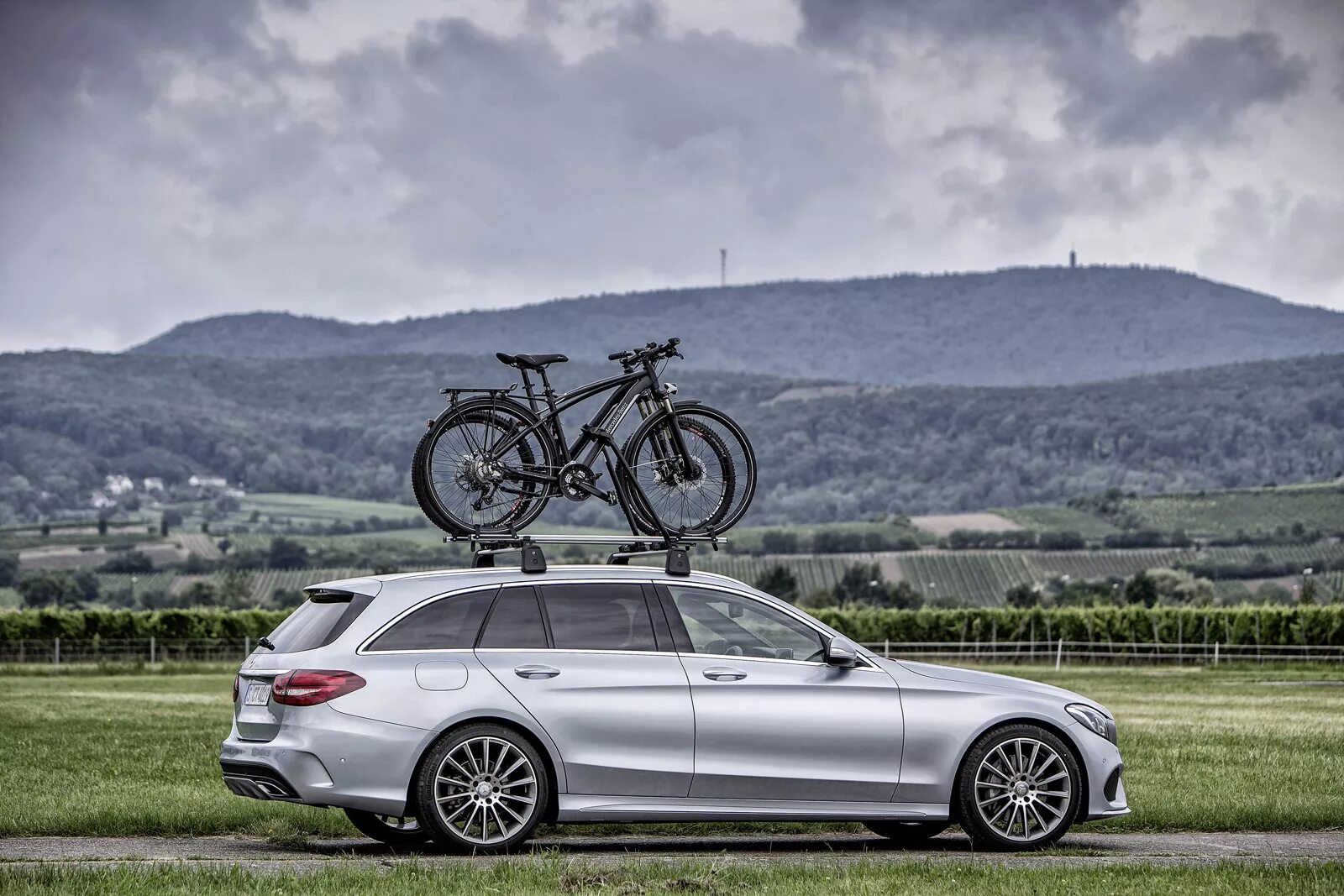 C class public string. Cls shooting brake thule. mercedes c class. mercedes-benz c-class t. mercedes w205 bicycle.