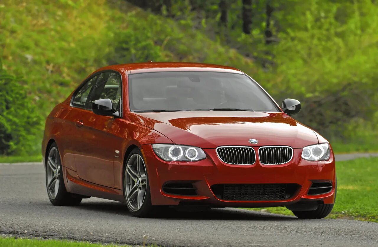Система е90. Bmw e92. bmw 3 series. бмв 3 е90 купе. бмв е90 рестайлинг красный.