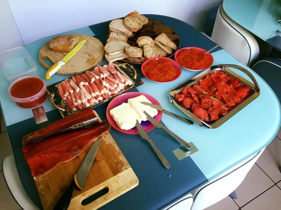 Рыбные деликатесы. Камчатский краб дальнего востока. Национальные блюда камчатки. Дальневосточные морепродукты. Блюда из дальневосточного краба.