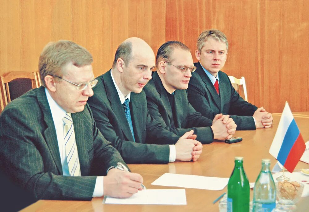 Артюхин роман евгеньевич казначейство россии. Руководители федеральных ведомств. Руководство министерства финансов рф. Выступление директора презентация. Руководитель фоив это.