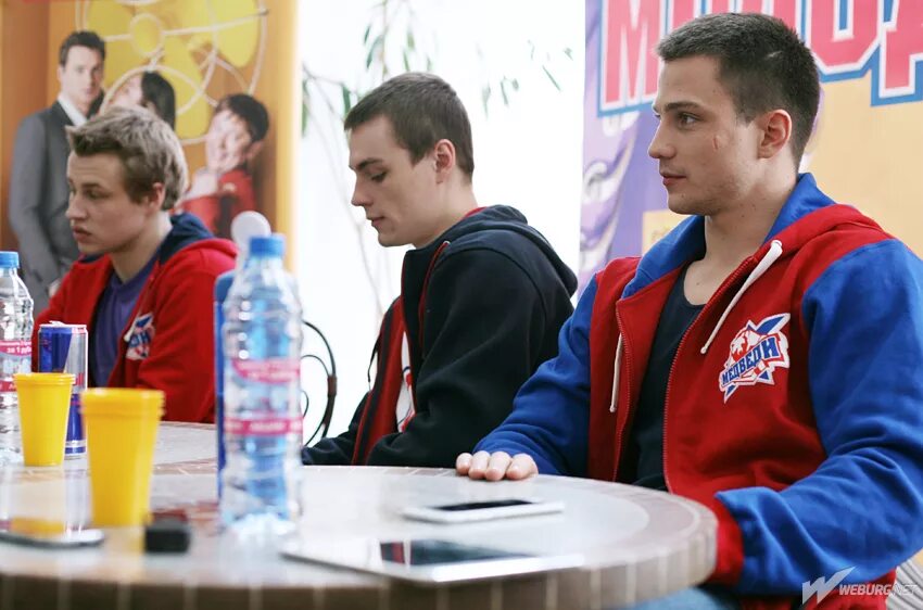 Молодежка 5. Молодёжка сериал вся команда. Михаил гаврилов молодежка. Молодежка 2 сезон. Стс молодежка.