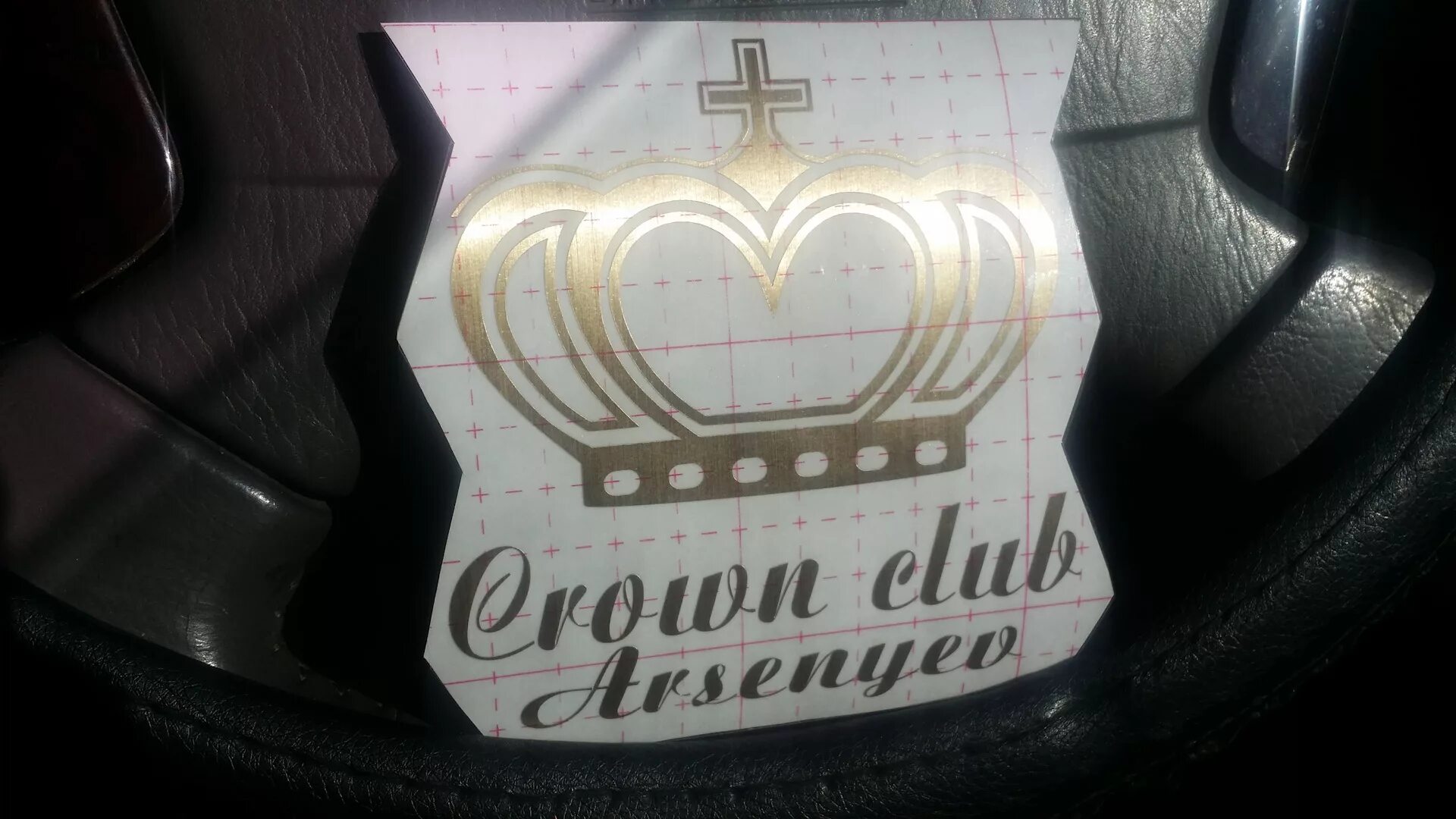 Корона наклейка на машину. Наклейка на краун корона. Crown клуб. Кроун клуб хабаровск. Toyota crown club эмблема.