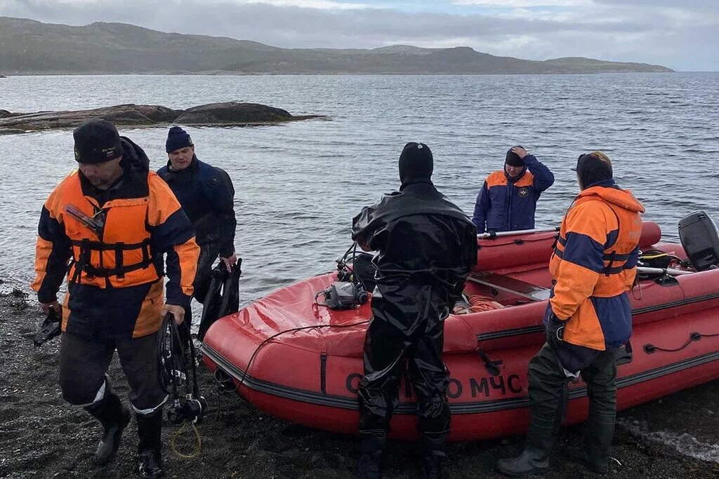 Водолазы Териберка. МЧС на море. Водолазная служба МЧС. Лодка МЧС. Гимс мурманск