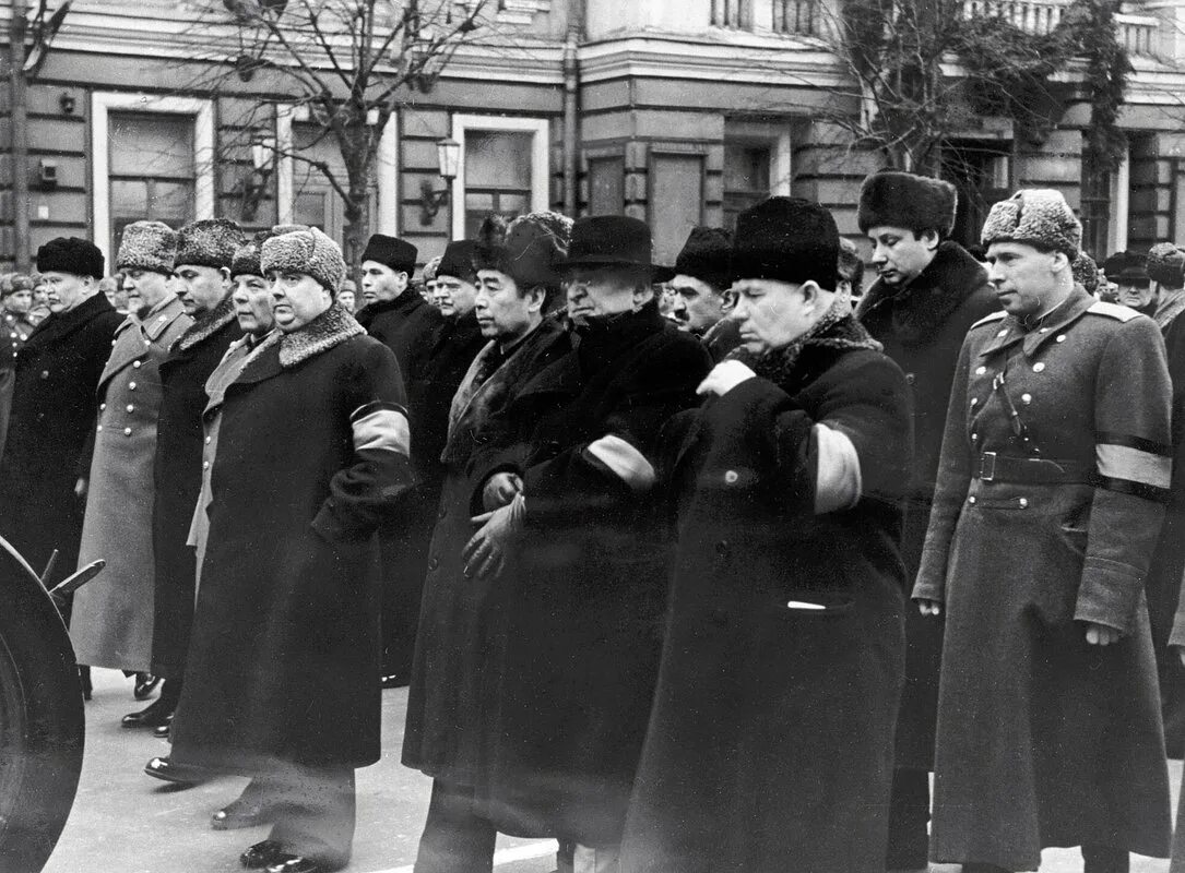 Похороны Сталина 1953. Берия на похоронах Сталина. 1953 Москва похороны Сталина. Смерть Сталина 1953.