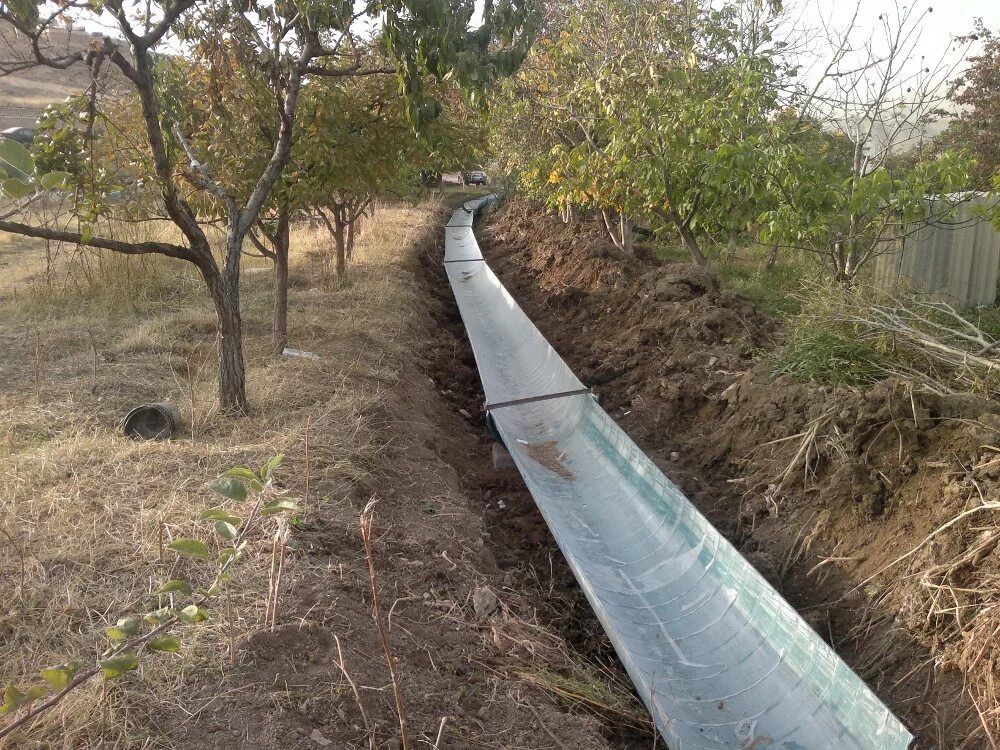 Стенки для канавы. Дренажная гравийная канава. Подпорная сетка для склонов. Отрывка грунта. Мост моисея, городок хальстерен.