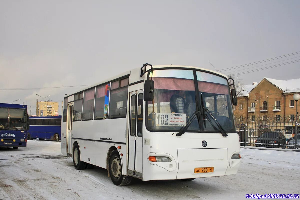 Кемеровский автовокзал телефон. КАВЗ 4235-33. КАВЗ 4235-32. Автобус топки. Автовокзал топки.