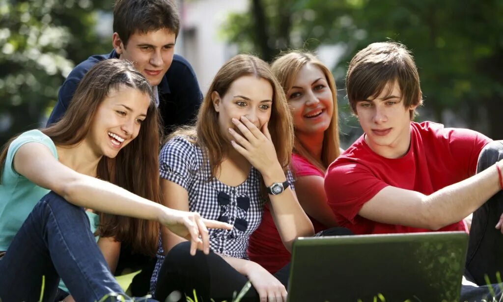 Teenager topic. Современная молодежь. Молодежь в современном обществе. Общение с друзьями подростки. Фото подростка.