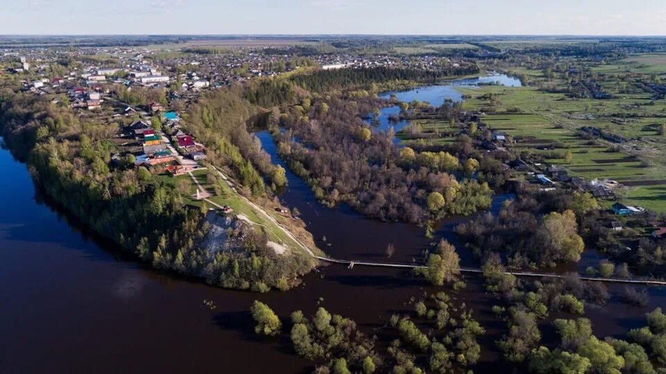 Лебяжский хоккейный кооператив. Поселок Лебяжье Кировская область. Городище Лебяжье Кировская область. Вятка Лебяжье. Река Вятка поселок Лебяжье.