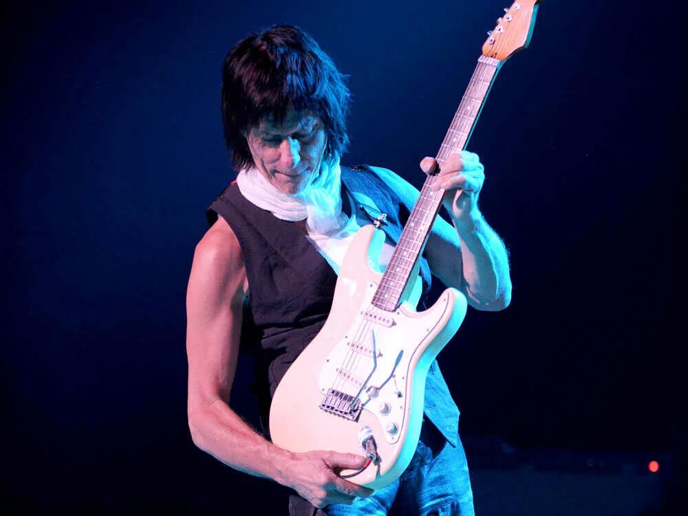 Beck перевод. Jeff Beck. Jeff Beck 2022. Eric Johnson Jeff Beck. Jeff Beck young.