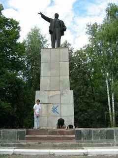 Памятники города волжска