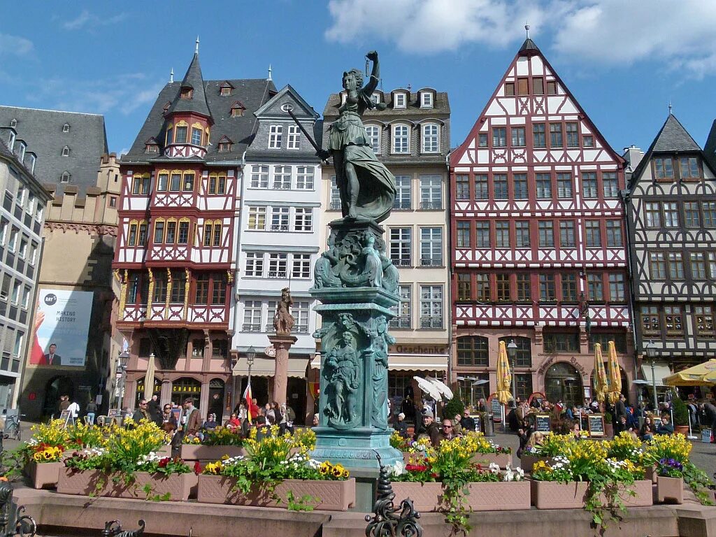 Frankfurt am main или köln. панорама улиц дюссельдорф. франкфурт дюссельдорф. франкфурт на майне с высоты. германия франкфурт на майне достопримечательности.