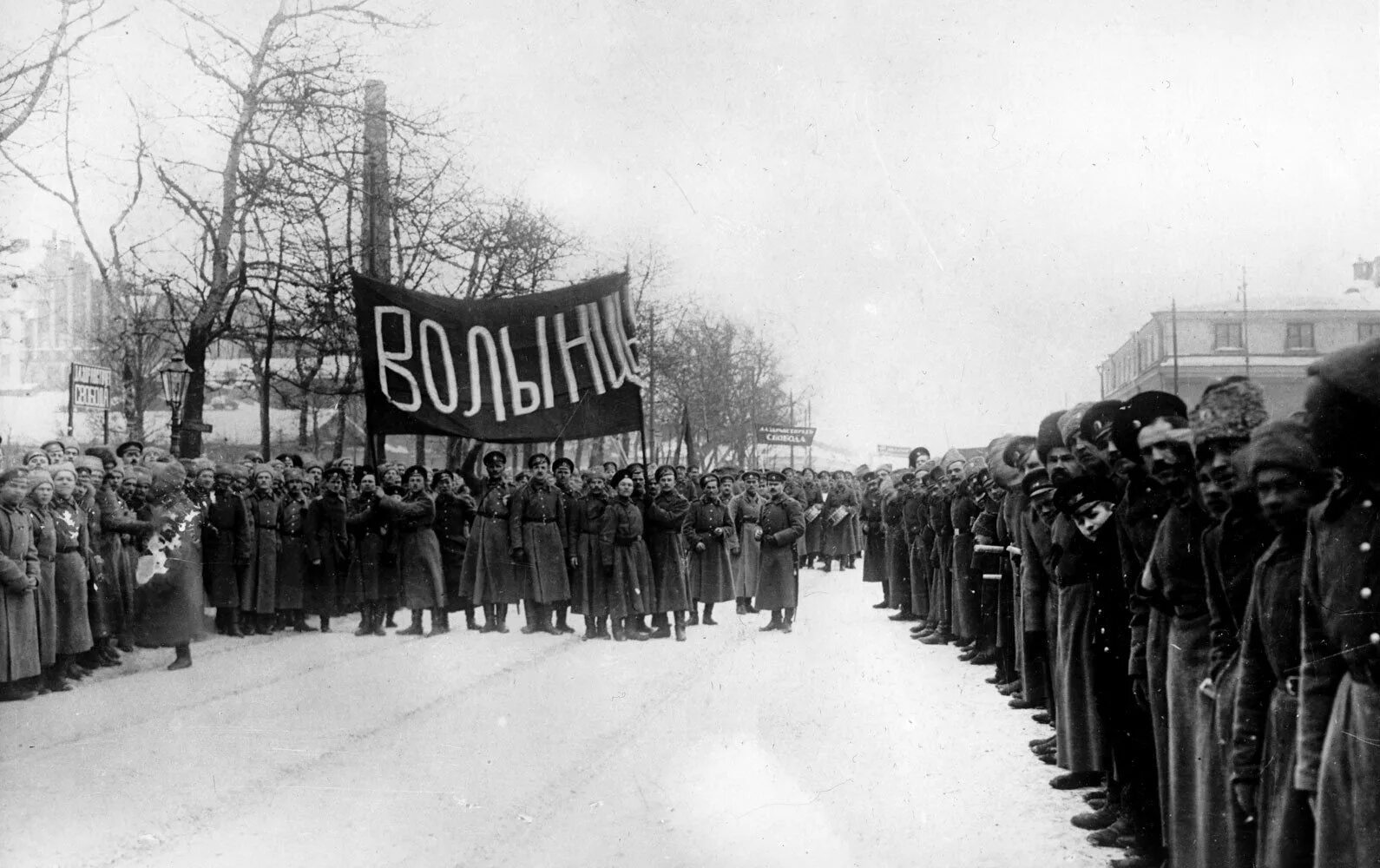 Лето 1917. Самой массовой партией весной 1917 были. Февральская революция 1917 роль политических партий. Основные политические партии в 1917. Самой массовой партией весной 1917 были.