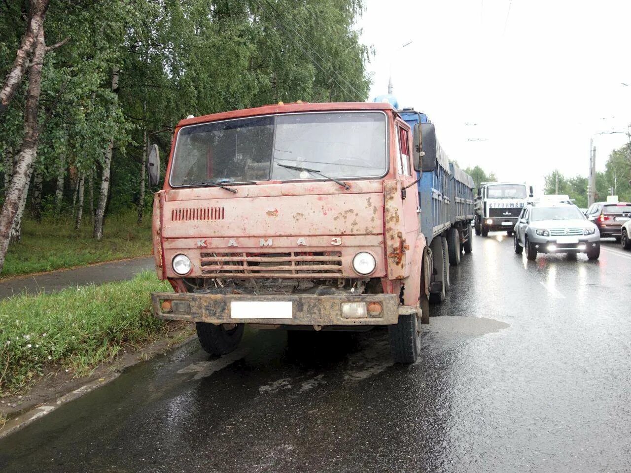 Камаз лето песня. КАМАЗ Ижевск. Водитель КАМАЗА. КАМАЗ летний. КАМАЗЫ С удмуртскими номерами.