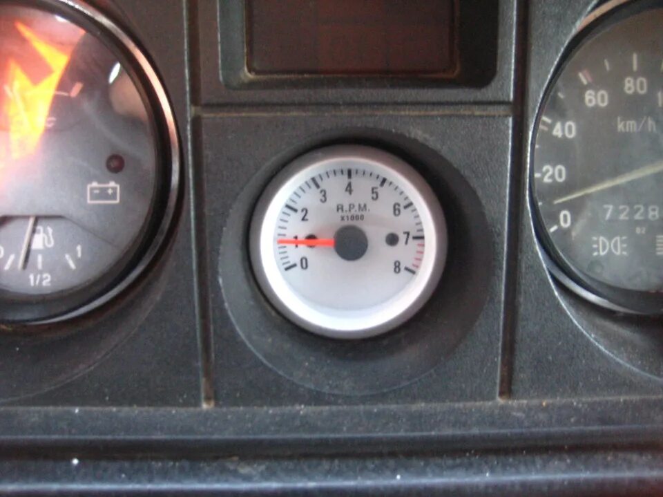 Цифровой тахометр ваз 2105. Тахометр 2105 карбюратор. Тахометр 2105 карбюратор. Ваз 2106 прибор бортовой компьютер. Цифровой тахометр ваз 2105.