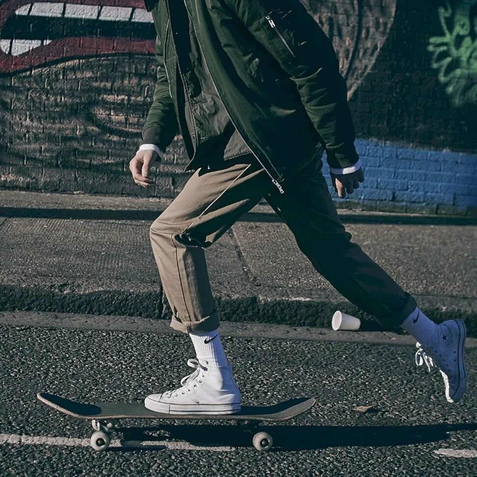 Скейт стиль. Skater boy aesthetic стиль. skater boy стиль 2025. skater boy стиль 2025 эстетика. стиль одежды скейтеров.