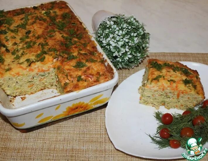 Картофельно мясная запеканка. Кабачки в духовке с фаршем помидорами и сыром. Запеканка с картошкой и фаршем в духовке и помидорами. Запеканка куриная с кабачками. Запеканка с кабачками.