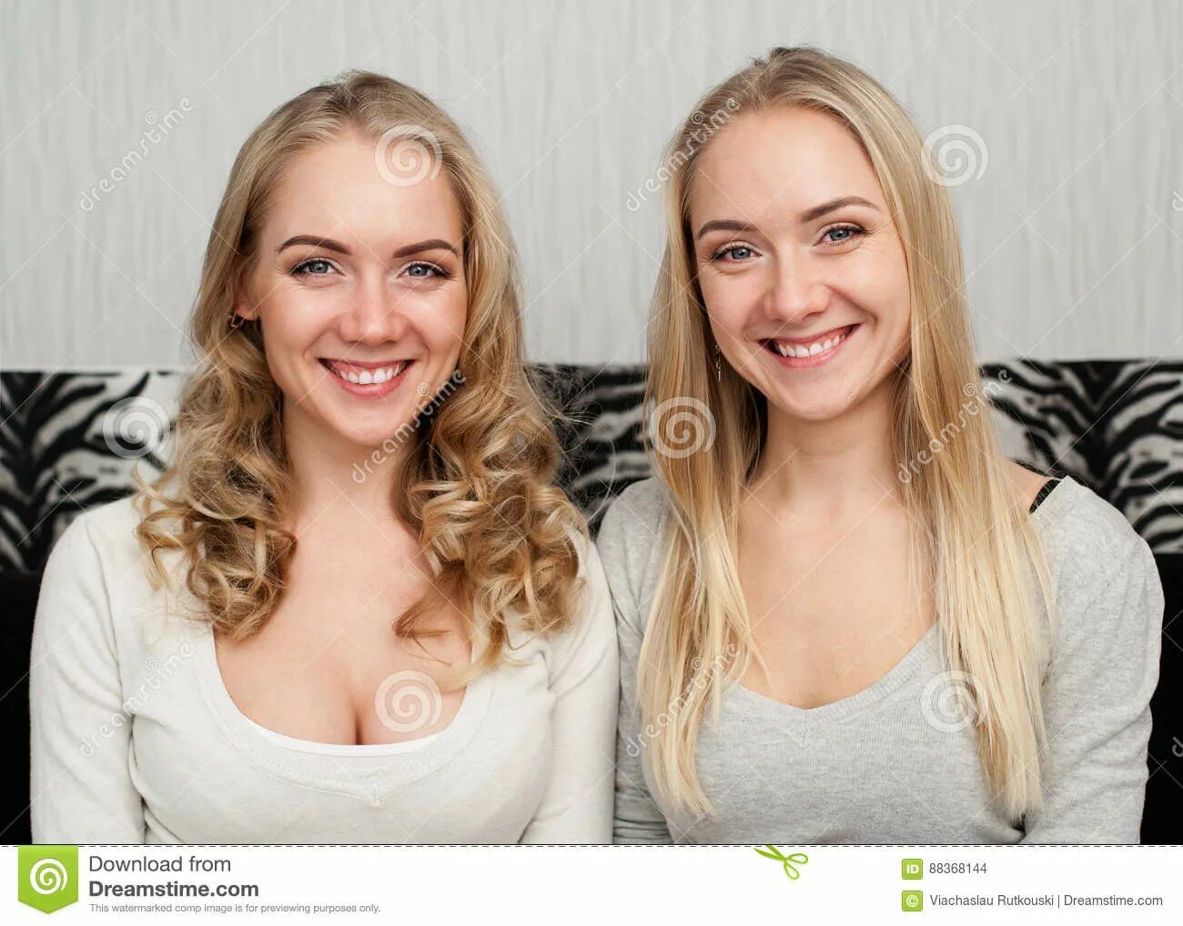 That woman is sister. The pearl sister. That woman is sister. Короткая футболка friends. That woman is sister.