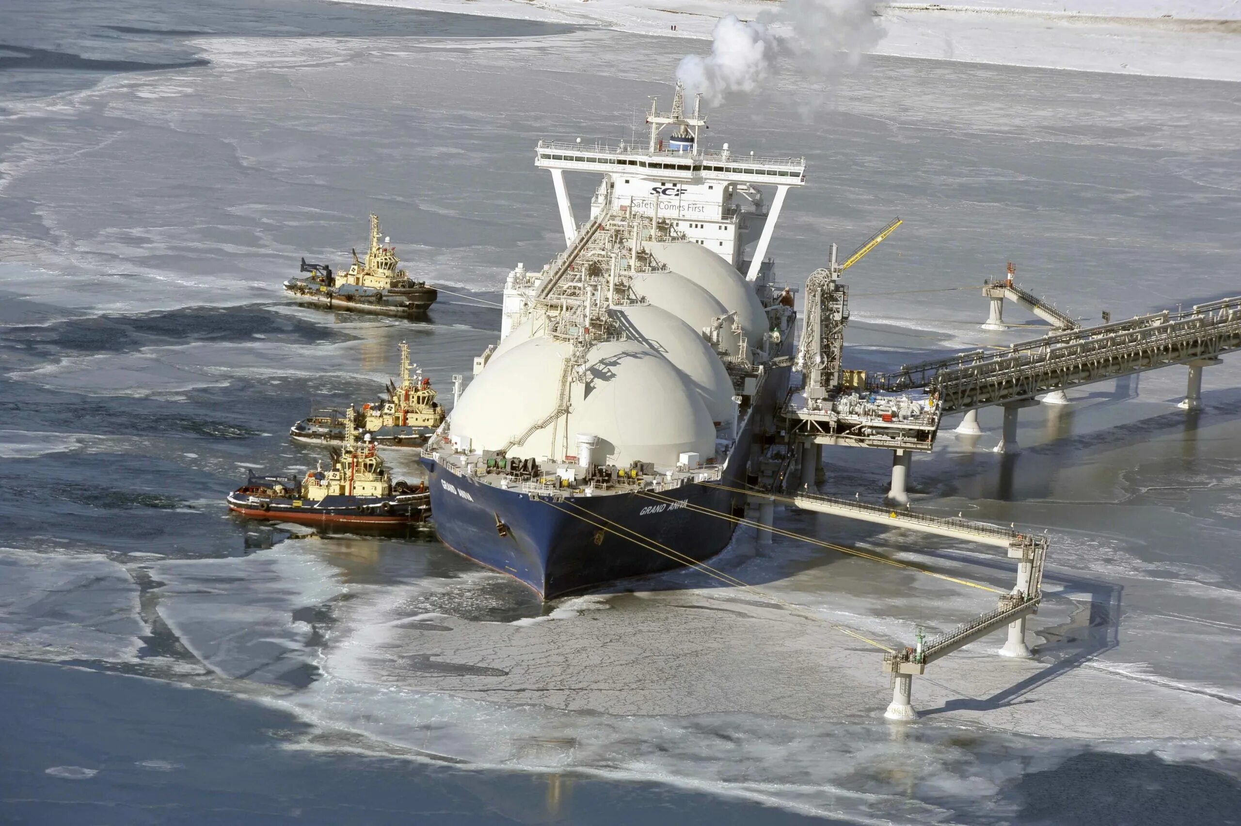 Гранд анива газовоз. Российский сжиженный газ. Lng газ танкер. Российский сжиженный газ. Газовоз сжиженный газ.