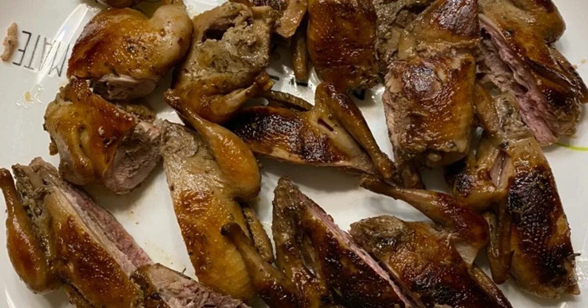 Перепел рецепт вкусный. Перепела жареные. перепела в медово-горчичном соусе. перепелка в медовом соусе. перепелки в гранатовом соусе.