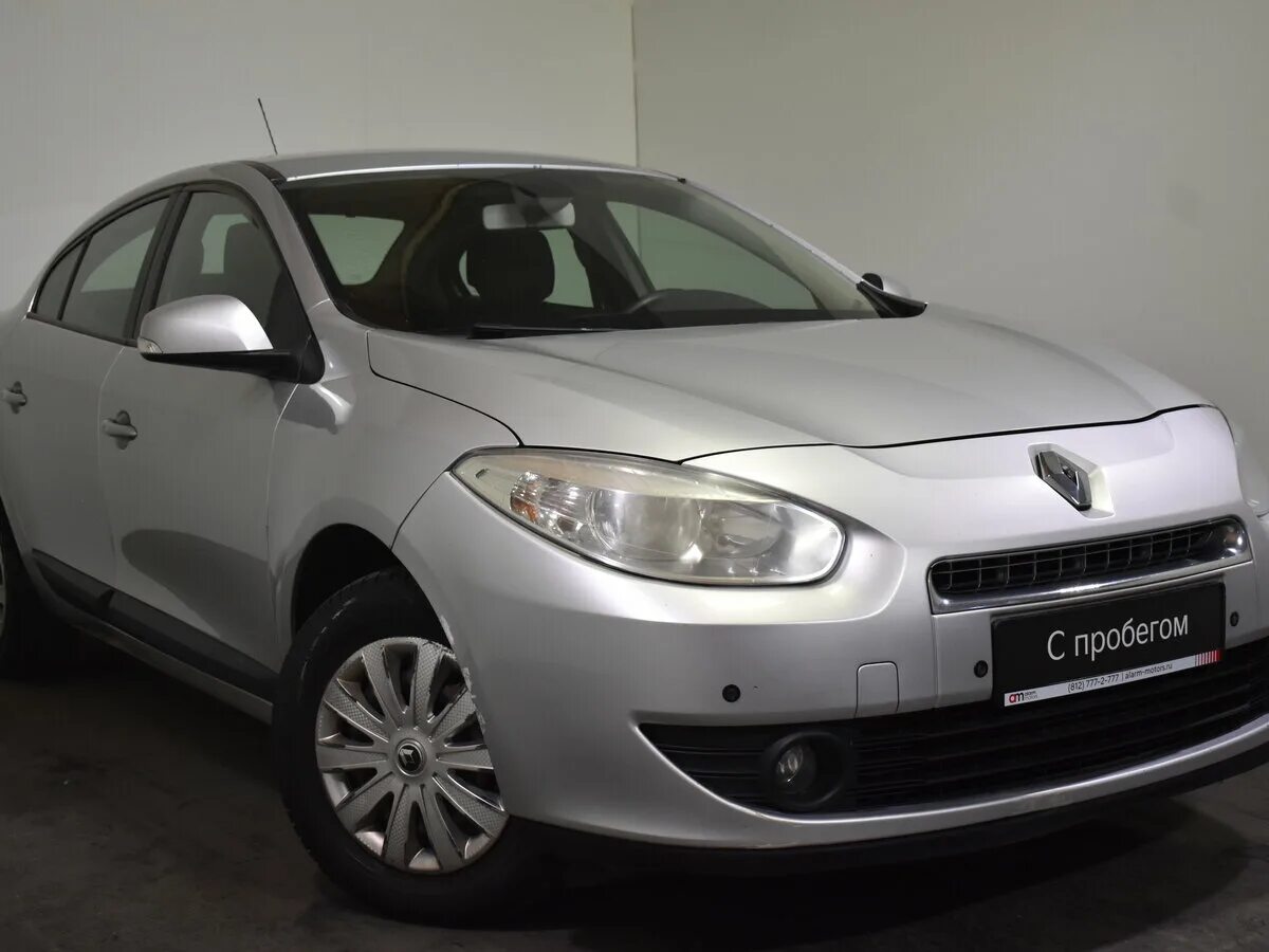 Купить б/у Renault Fluence I 1.6 MT (106 л.с.) бензин механика в Москве: серый Р