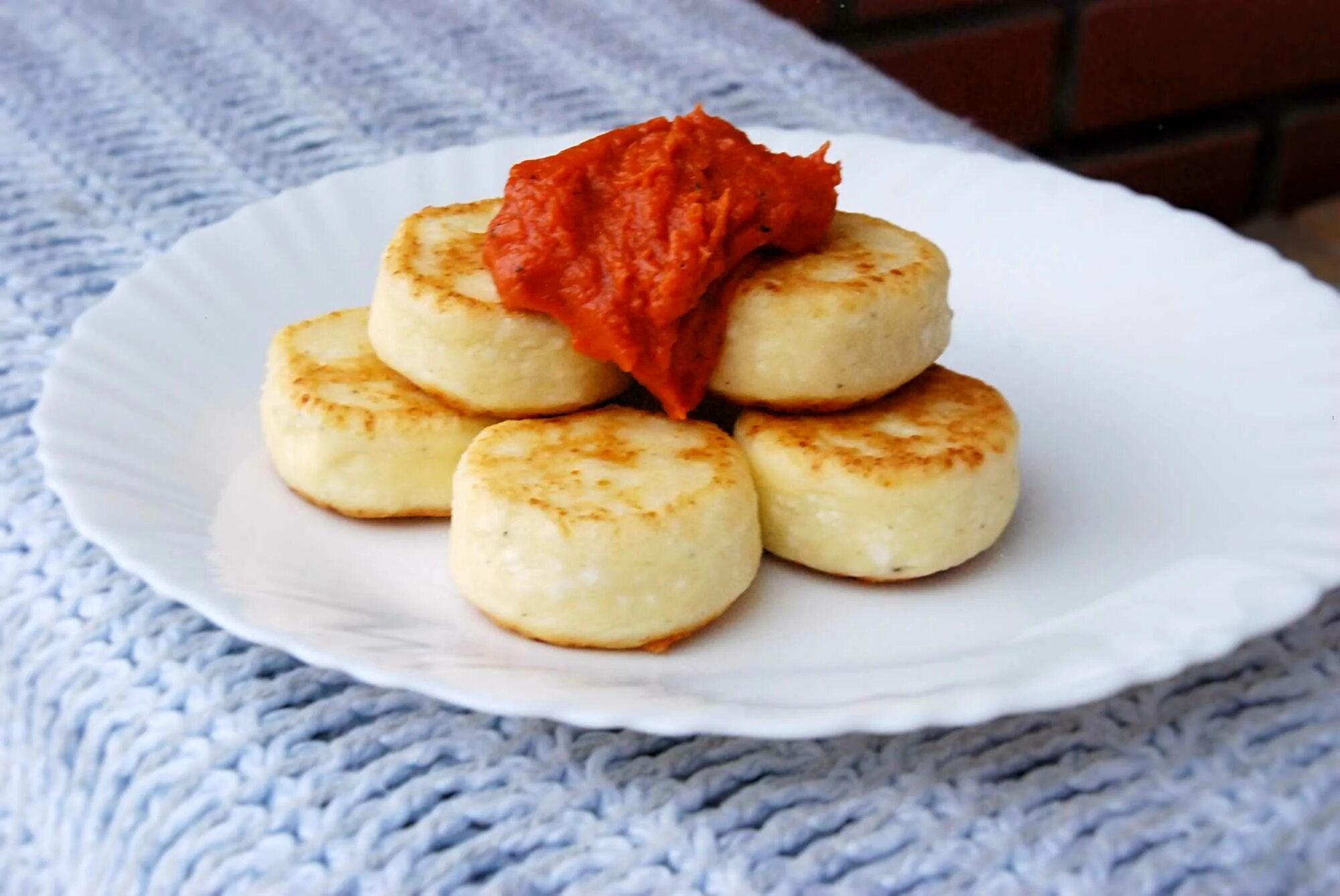 Сырники из сырков. Сырники. Сырники из рисовой муки. Несладкие сырники. Сырники с хрустящей корочкой.