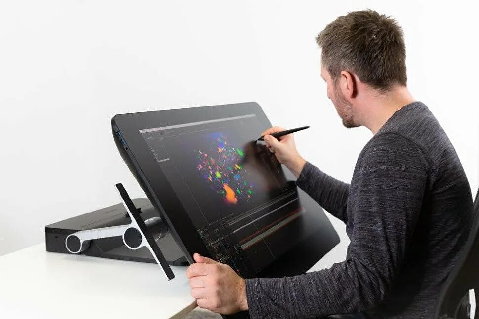 Не видит wacom. Wacom Cintiq Pro 32. Wacom Cintiq Pro планшеты. Графический планшет Wacom с экраном а4.