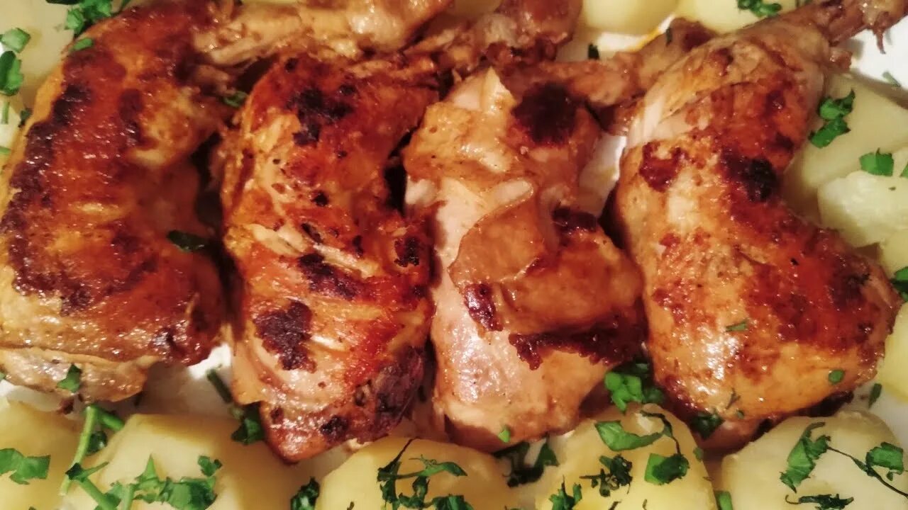 Окорочка жареные. Голень куриная в духовке с хрустящей корочкой. Куриные окорочка жареные на сковороде. Куриные голени на сковороде. Пожарил окорочок.