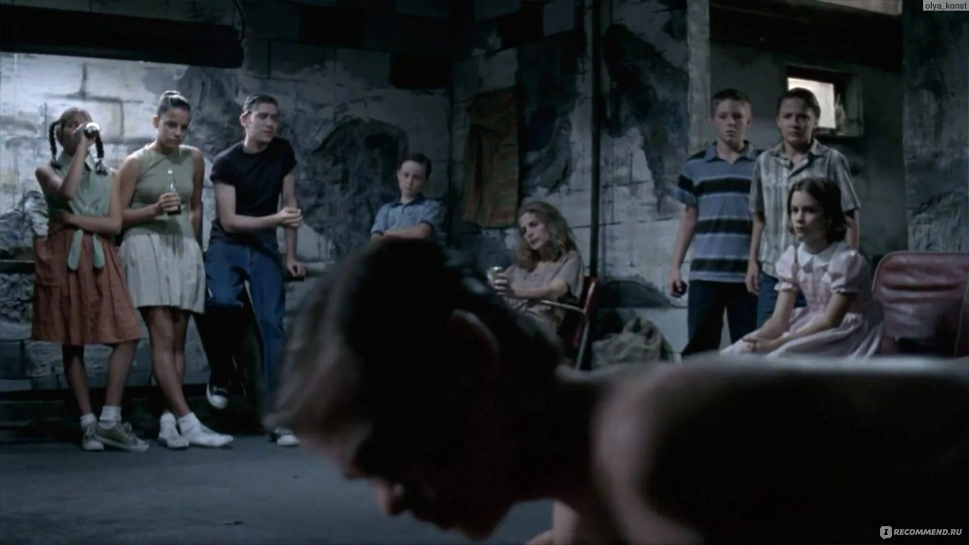 Девочка по соседству фильм 2007. Девушка напротив содержание. Блайт оффарт девушка по соседству. 2. Девушка напротив содержание.