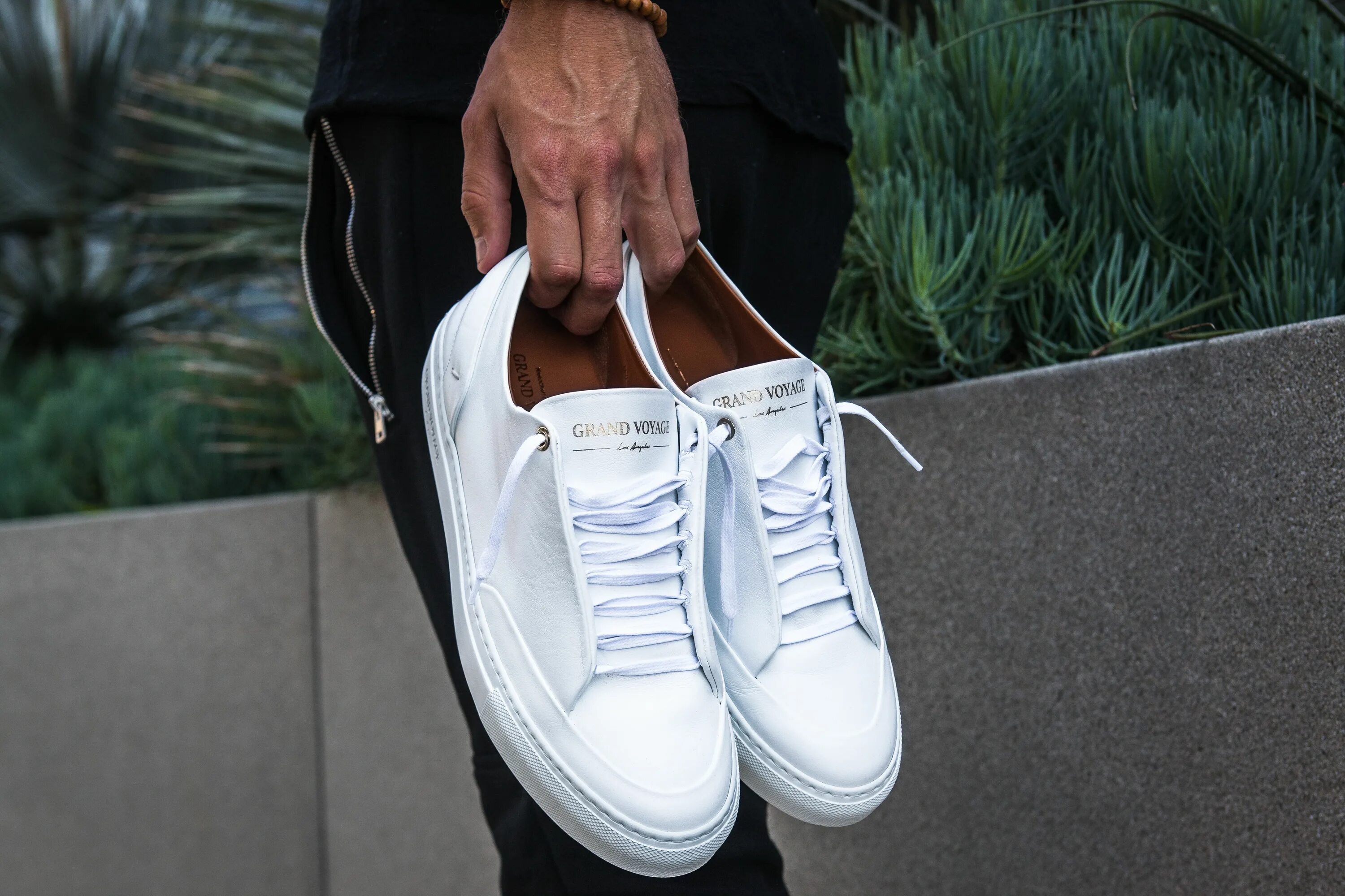 Ara b19 white leather. White Leather Shoes. Boggi White Leather Trainers. Grand Voyage кожаная. Lanvin Leather Curb Sneakers White на ноге.