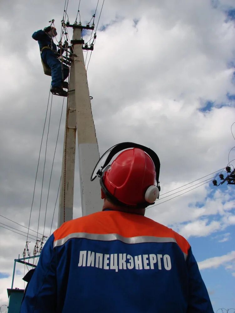 Россети аварийная служба телефон. ОВБ Россети. Россети Липецкэнерго. Электромонтер ОВБ РЭС. Электромонтер ОВБ Россети.